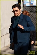 orlando-bloom-jkl-arrival-carnival-row-ending-18.jpg