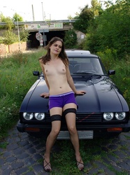 ME12YV05_t.jpg