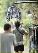 orlando-bloom-grabs-groceries-gym-11.jpg