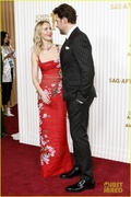 emily-blunt-john-krasinski-cute-moments-sag-awards-02.jpg