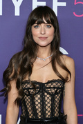 Dakota+Johnson+59th+New+York+Film+Festival+-Vwvaxzl_tlx.jpg