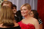 kirsten-dunst-jesse-plemons-couple-up-oscars-2022-11.jpg