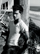 Тэйлор Лотнер (Taylor Lautner) Rolling Stone Photoshoot 2009 (2xHQ) METP84_t