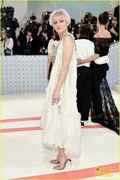 marion-cotillard-pink-hair-met-gala-02.jpg