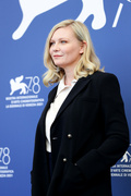 Kirsten+Dunst+Power+Dog+Photocall+78th+Venice+0GRyGzecGdUx.jpg