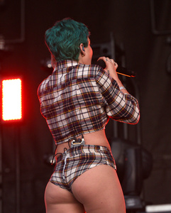 Halsey (16).jpg