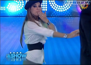 Cinthia.Fernandez.Vueltita.Calza.Gris.Este.Es.El.Show.SD.HQ.60FPS-Colitaz.73.jpeg