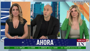 Debora.Plager.Saco.Verde.Marcando.Pechos.LN.1080P-Colitaz.66.png