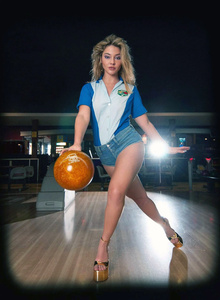 Madelyn Cline (20).jpeg