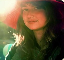 Milana Vayntrub (4).jpeg