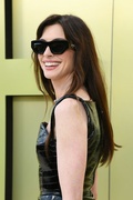 anne-hathaway-at-versace-fw23-fashion-show-at-pacific-design-center-in-west-hollywood-03-09-2023-3.jpg