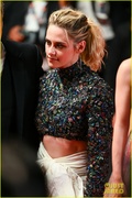 kristen-stewart-crimes-of-the-future-cannes-premiere-43.jpg