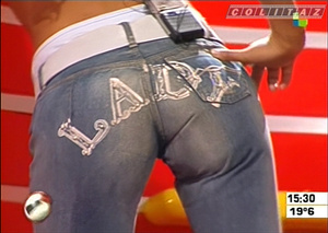 Nazarena.Velez.Jeans.Ajustados.Lady.Vueltita.Intrusos.SD.HQ-ColitazTV.51.jpeg