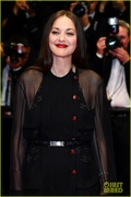 marion-cotillard-wears-shorts-cannes-bro-sis-premiere-03.jpg