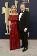 kirsten-dunst-jesse-plemons-date-night-sag-awards-04.jpg