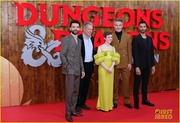 chris-pine-hugh-grant-rege-jean-page-dungeons-dragons-berlin-03.jpg