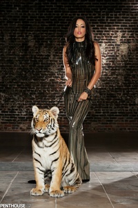 Permanent Link to 2014 08 05 The Pet And Her Pet Layla Sin