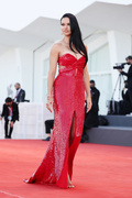 Adriana+Lima+Madres+Paralelas+Red+Carpet+Opening+5PtwTwIHjVux.jpg