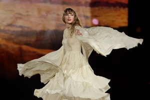 Taylor Swift - Page 24 MESCLAL_t