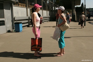 Permanent Link to City Feet – Marisha – Ksusha – 2007 06 01 Barefoot trips to Russian towns