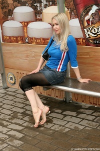 Permanent Link to City Feet – Julia C – 2011 06 11 Weekend barefoot walk Preview only