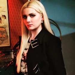 Abigail Breslin - Page 2 MELZUPC_t