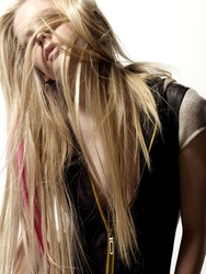 Avril Lavigne - Page 4 ME793YZ_t