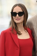 natalie-portman-at-may-december-photocall-at-2023-cannes-film-festival-05-21-2023-1.jpg