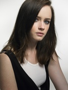 Alexis Bledel MEUB3PY_t