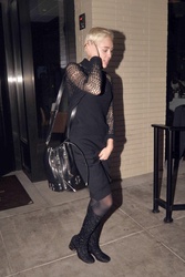 miley-cyrus-boots-and-pantyhose-03.jpg