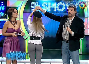 Cinthia.Fernandez.Vueltita.Calza.Gris.Este.Es.El.Show.SD.HQ.60FPS-Colitaz.43.jpeg