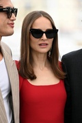 natalie-portman-at-may-december-photocall-at-2023-cannes-film-festival-05-21-2023-0.jpg
