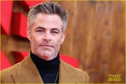 chris-pine-hugh-grant-rege-jean-page-dungeons-dragons-berlin-46.jpg