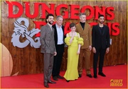 chris-pine-hugh-grant-rege-jean-page-dungeons-dragons-berlin-59.jpg