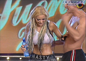 Evangelina.Aderson.Bailando.2008.Pollerita.Remera.Mojada.SD.60FPS-Colitaz.171.jpeg