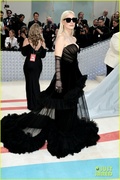 jessica-chastain-channel-karl-lagerfeld-met-gala-pics-16.jpg