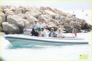 katy-perry-orlando-bloom-boat-ride-friends-in-south-of-france-18.jpg