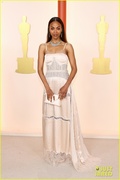 zoe-saldana-sigourney-weaver-oscars-13.jpg