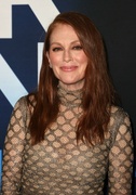 Julianne+Moore+Dear+Evan+Hansen+Los+Angeles+M4BpIH4UeF9x.jpg