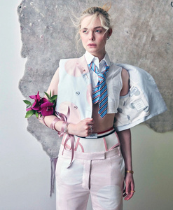 Elle Fanning nude (12).jpeg