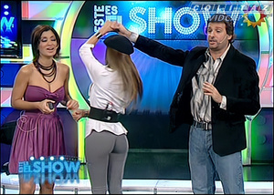 Cinthia.Fernandez.Vueltita.Calza.Gris.Este.Es.El.Show.SD.HQ.60FPS-Colitaz.41.jpeg