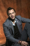 Хит Леджер (Heath Ledger) Photoshot 2004 (5xHQ) ME102XK_t