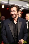 jake-gyllenhaal-supports-maggie-gyllenhaal-at-oscars-19.jpg