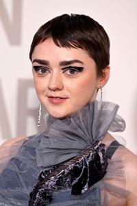 Maisie Williams - Page 5 MEQ79A0_t