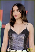 chris-evans-ana-de-armas-ryan-gosling-gray-man-premiere-33.jpg