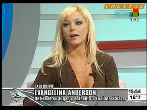 Evangelina.Anderson.Pollerita.Vueltita.Intrusos.2006.SD.HQ.60FPS.No.Audio-Colitaz.115.jpeg