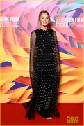 jennifer-lawrence-attends-london-causeway-premiere-16.jpeg