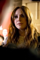 Karen Gillan - Page 4 MEHK7Q8_t