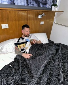 MZkZ46Ft.jpg