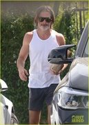 chris-pine-spotted-in-tank-top-and-shorts-30.jpg